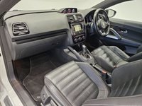 USED 2015 15 VOLKSWAGEN SCIROCCO 2.0 TDI R-LINE BLUEMOTION TECHNOLOGY (184 PS) DSG ( EURO 6 ) S/S 3DR + NAV + HEATED LEATHERS + F/R PARK AID + BLUETOOTH + MEDIA INTERFACE + PRIVACY + BLACK PACK + BODY KIT + 19S 19S+PARK AID+TINTS+LEATHERS+NAV+BTOOTH+MEDIA+CRUISE