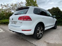 USED 2014 14 VOLKSWAGEN TOUAREG 3.0 V6 R-LINE TDI BLUEMOTION TECHNOLOGY 5d 242 BHP SATNAV - HTD STEERING AND SEATS