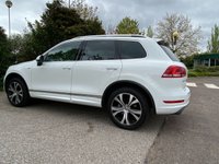USED 2014 14 VOLKSWAGEN TOUAREG 3.0 V6 R-LINE TDI BLUEMOTION TECHNOLOGY 5d 242 BHP SATNAV - HTD STEERING AND SEATS
