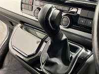 USED 2017 67 VOLKSWAGEN CARAVELLE 2.0 EXECUTIVE TDI BMT 5d 148 BHP Striking Candy White / Contrast Black Privacy glass, Chrome pack,
