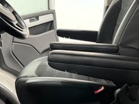 USED 2017 67 VOLKSWAGEN CARAVELLE 2.0 EXECUTIVE TDI BMT 5d 148 BHP Striking Candy White / Contrast Black Privacy glass, Chrome pack,