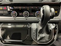 USED 2017 67 VOLKSWAGEN CARAVELLE 2.0 EXECUTIVE TDI BMT 5d 148 BHP Striking Candy White / Contrast Black Privacy glass, Chrome pack,