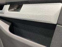 USED 2017 67 VOLKSWAGEN CARAVELLE 2.0 EXECUTIVE TDI BMT 5d 148 BHP Striking Candy White / Contrast Black Privacy glass, Chrome pack,