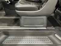 USED 2017 67 VOLKSWAGEN CARAVELLE 2.0 EXECUTIVE TDI BMT 5d 148 BHP Striking Candy White / Contrast Black Privacy glass, Chrome pack,