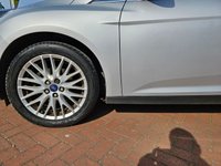 USED 2012 62 FORD FOCUS 1.0 ZETEC 5d 99 BHP LM62ZNN FORD FOCUS 1.0 ZETEC 5d 99 BHP