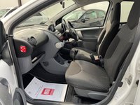 USED 2011 61 TOYOTA AYGO 1.0 VVT-i Go Hatchback 5dr Petrol Manual Euro 5 (67 ps) Sat Nav, &pound;20 TAX!, AUX, A/C