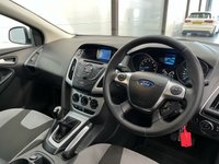 USED 2011 11 FORD FOCUS 1.6 ZETEC 5d 124 BHP Privacy Glass, Bluetooth, AUX