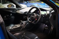 USED 2016 16 AUDI R8 5.2 V10 PLUS QUATTRO 2d 602 BHP FULL AUDI HISTORY, CARBON EXTERIOR PACK, COMFORT & SOUND PACK, B&O STEREO, REAR CAMERA, OVER &pound;30K OF OPTIONS
