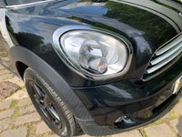 USED 2013 13 MINI COUNTRYMAN 1.6 COOPER 5d 122 BHP 2013 MINI COOPER COUNTRYMAN 1.6 SUV 5DR - VERY LOW MILEAGE - 1 FORMER KEEPER - SERVICE HISTORY - 17 INCH GLOSS BLACK UPGRADE ALLOYS - VERSATILE MPV