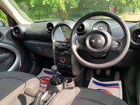 USED 2013 13 MINI COUNTRYMAN 1.6 COOPER 5d 122 BHP 2013 MINI COOPER COUNTRYMAN 1.6 SUV 5DR - VERY LOW MILEAGE - 1 FORMER KEEPER - SERVICE HISTORY - 17 INCH GLOSS BLACK UPGRADE ALLOYS - VERSATILE MPV