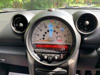 USED 2013 13 MINI COUNTRYMAN 1.6 COOPER 5d 122 BHP 2013 MINI COOPER COUNTRYMAN 1.6 SUV 5DR - VERY LOW MILEAGE - 1 FORMER KEEPER - SERVICE HISTORY - 17 INCH GLOSS BLACK UPGRADE ALLOYS - VERSATILE MPV
