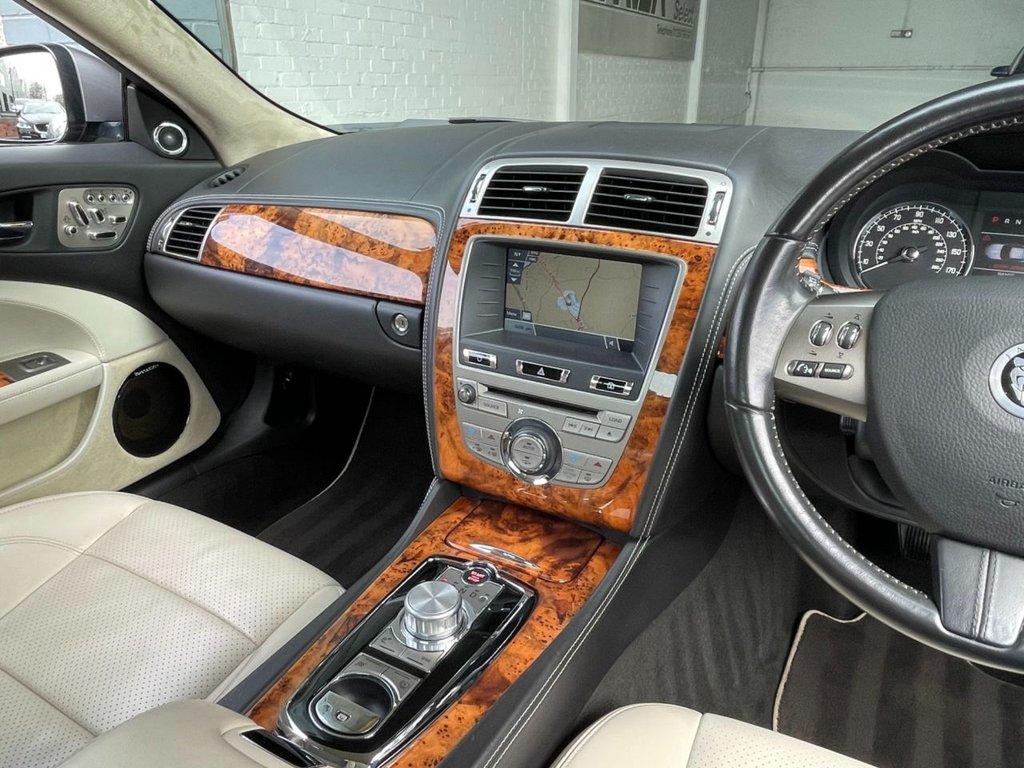 USED 2010 10 JAGUAR XK 5.0 XK PORTFOLIO 2d 385 BHP 