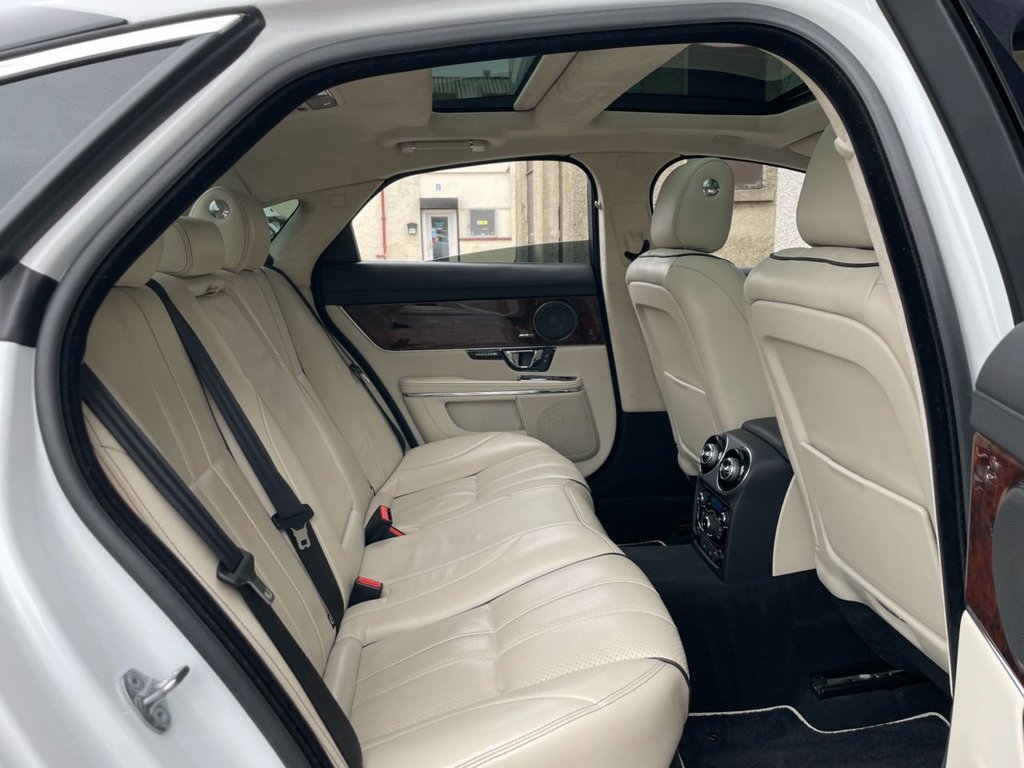 USED 2015 15 JAGUAR XJ 3.0 D V6 PORTFOLIO 4d 275 BHP 
