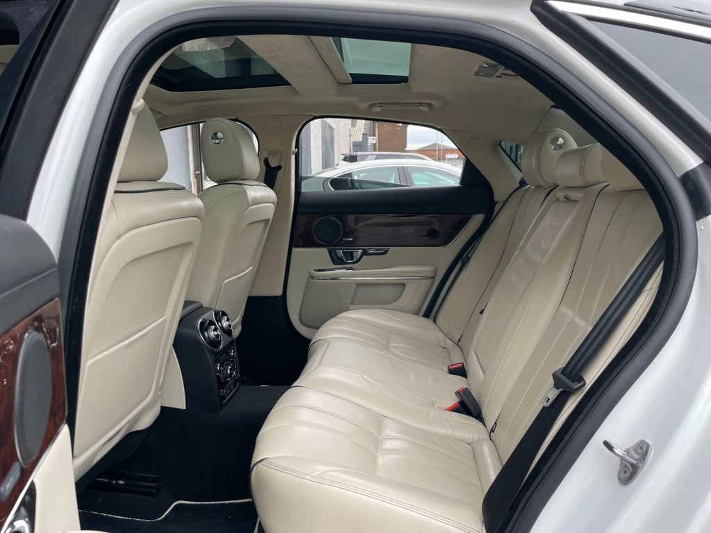 USED 2015 15 JAGUAR XJ 3.0 D V6 PORTFOLIO 4d 275 BHP 