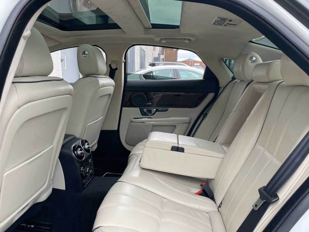 USED 2015 15 JAGUAR XJ 3.0 D V6 PORTFOLIO 4d 275 BHP 