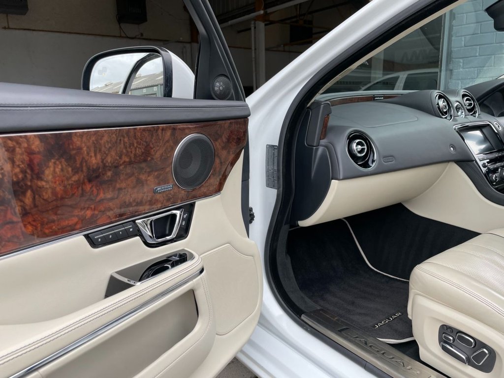USED 2015 15 JAGUAR XJ 3.0 D V6 PORTFOLIO 4d 275 BHP 