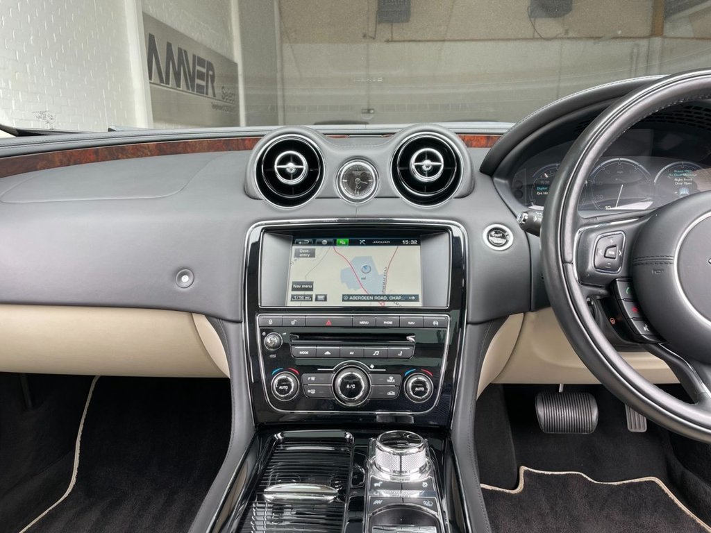 USED 2015 15 JAGUAR XJ 3.0 D V6 PORTFOLIO 4d 275 BHP 
