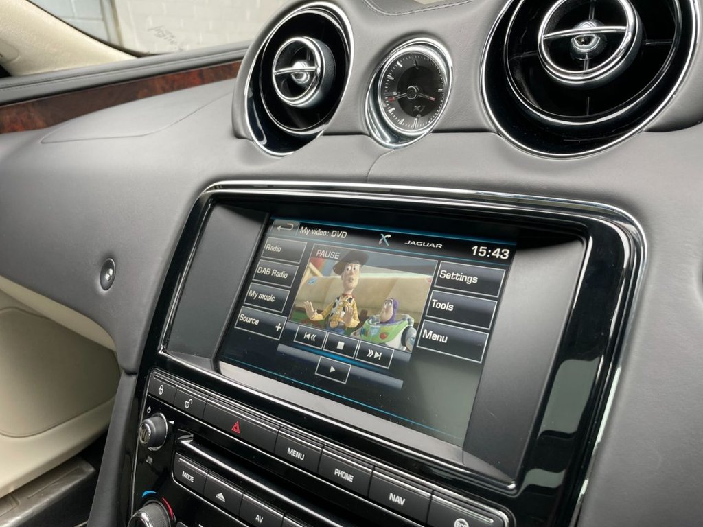 USED 2015 15 JAGUAR XJ 3.0 D V6 PORTFOLIO 4d 275 BHP 