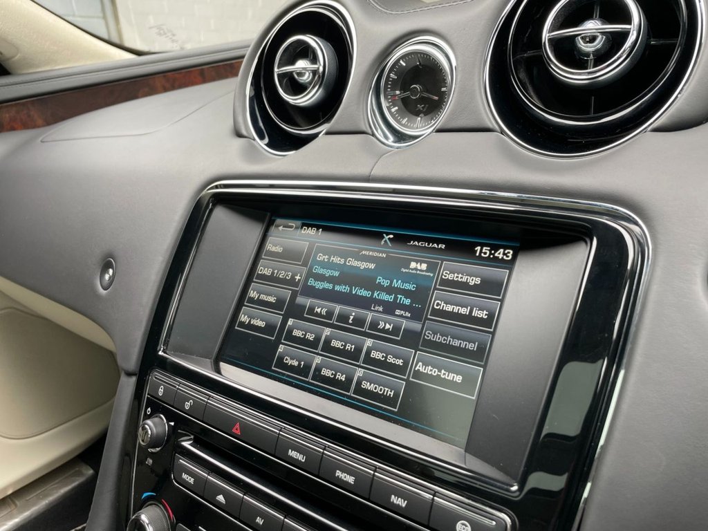 USED 2015 15 JAGUAR XJ 3.0 D V6 PORTFOLIO 4d 275 BHP 