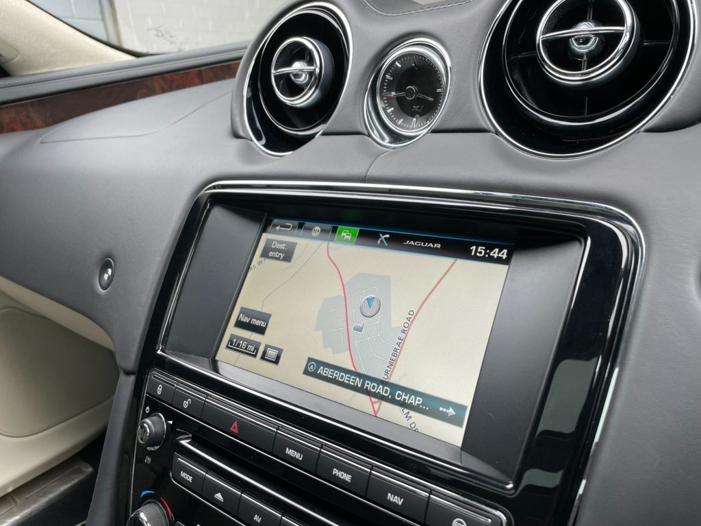 USED 2015 15 JAGUAR XJ 3.0 D V6 PORTFOLIO 4d 275 BHP 