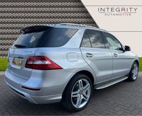 USED 2015 15 MERCEDES-BENZ M-CLASS 3.0 ML350 BLUETEC AMG LINE PREMIUM 5d 255 BHP MASSIVE &pound;10520 IN FACTORY OPTIONS - INCLUDING REAR SEAT ENTERTAINMENT SYSTEM - 21" AMG ALLOY UPGRADE - PANORAMIC SUNROOF - AIRMATIC SUSPENSION - RETRACTABLE TOWBAR - PREMIUM PACKAGE