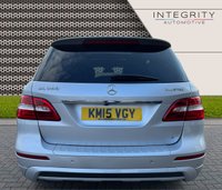 USED 2015 15 MERCEDES-BENZ M-CLASS 3.0 ML350 BLUETEC AMG LINE PREMIUM 5d 255 BHP MASSIVE &pound;10520 IN FACTORY OPTIONS - INCLUDING REAR SEAT ENTERTAINMENT SYSTEM - 21" AMG ALLOY UPGRADE - PANORAMIC SUNROOF - AIRMATIC SUSPENSION - RETRACTABLE TOWBAR - PREMIUM PACKAGE