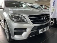 USED 2015 15 MERCEDES-BENZ M-CLASS 3.0 ML350 BLUETEC AMG LINE PREMIUM 5d 255 BHP MASSIVE &pound;10520 IN FACTORY OPTIONS - INCLUDING REAR SEAT ENTERTAINMENT SYSTEM - 21" AMG ALLOY UPGRADE - PANORAMIC SUNROOF - AIRMATIC SUSPENSION - RETRACTABLE TOWBAR - PREMIUM PACKAGE