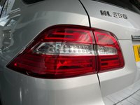 USED 2015 15 MERCEDES-BENZ M-CLASS 3.0 ML350 BLUETEC AMG LINE PREMIUM 5d 255 BHP MASSIVE &pound;10520 IN FACTORY OPTIONS - INCLUDING REAR SEAT ENTERTAINMENT SYSTEM - 21" AMG ALLOY UPGRADE - PANORAMIC SUNROOF - AIRMATIC SUSPENSION - RETRACTABLE TOWBAR - PREMIUM PACKAGE