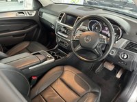 USED 2015 15 MERCEDES-BENZ M-CLASS 3.0 ML350 BLUETEC AMG LINE PREMIUM 5d 255 BHP MASSIVE &pound;10520 IN FACTORY OPTIONS - INCLUDING REAR SEAT ENTERTAINMENT SYSTEM - 21" AMG ALLOY UPGRADE - PANORAMIC SUNROOF - AIRMATIC SUSPENSION - RETRACTABLE TOWBAR - PREMIUM PACKAGE
