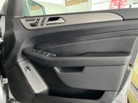 USED 2015 15 MERCEDES-BENZ M-CLASS 3.0 ML350 BLUETEC AMG LINE PREMIUM 5d 255 BHP MASSIVE &pound;10520 IN FACTORY OPTIONS - INCLUDING REAR SEAT ENTERTAINMENT SYSTEM - 21" AMG ALLOY UPGRADE - PANORAMIC SUNROOF - AIRMATIC SUSPENSION - RETRACTABLE TOWBAR - PREMIUM PACKAGE