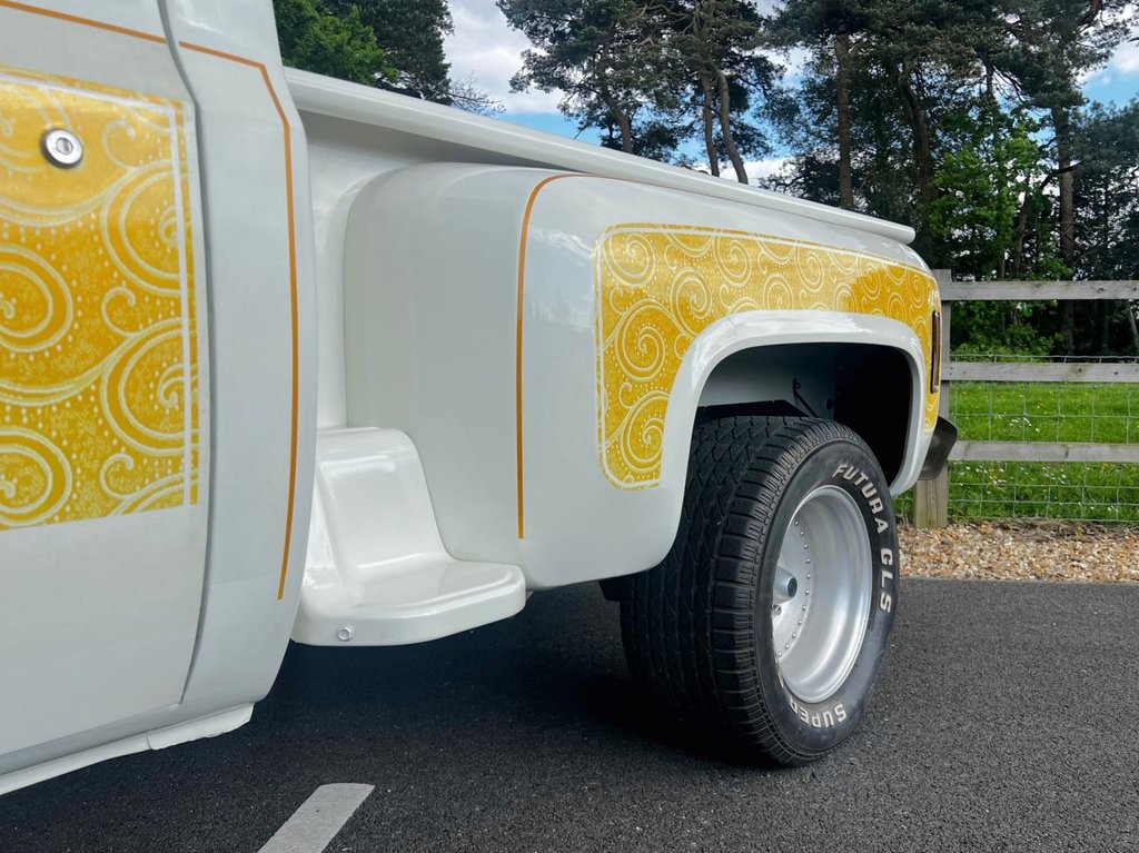 USED 1975 CHEVROLET C10 Custom Stepside Truck // 5700cc V8 350ci // px swap 