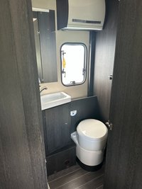 USED 2019 69 FORD ROLLER TEAM ROLLER TEAM ZEFIRO 690 AUTOMATIC 6 BERTH! 6 TRAVEL SEATS AUTO