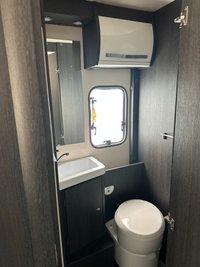 USED 2019 69 FORD ROLLER TEAM ROLLER TEAM ZEFIRO 690 AUTOMATIC 6 BERTH! 6 TRAVEL SEATS AUTO