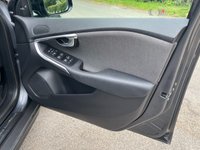 USED 2013 63 VOLVO V40 2.0 D3 CROSS COUNTRY SE NAV 5d 148 BHP 