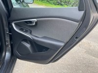 USED 2013 63 VOLVO V40 2.0 D3 CROSS COUNTRY SE NAV 5d 148 BHP 