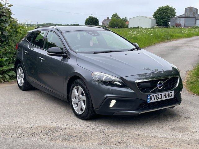 2013 63 Volvo V40 2.0 D3 CROSS COUNTRY SE NAV 5d 148 BHP