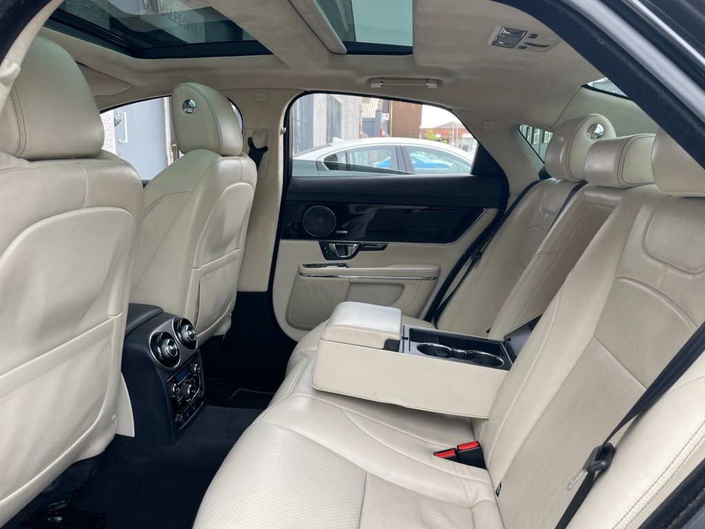 USED 2014 14 JAGUAR XJ 3.0 D V6 PORTFOLIO 4d 275 BHP 