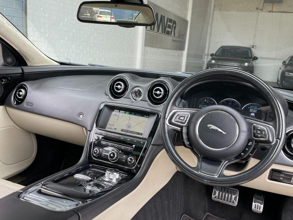USED 2014 14 JAGUAR XJ 3.0 D V6 PORTFOLIO 4d 275 BHP 