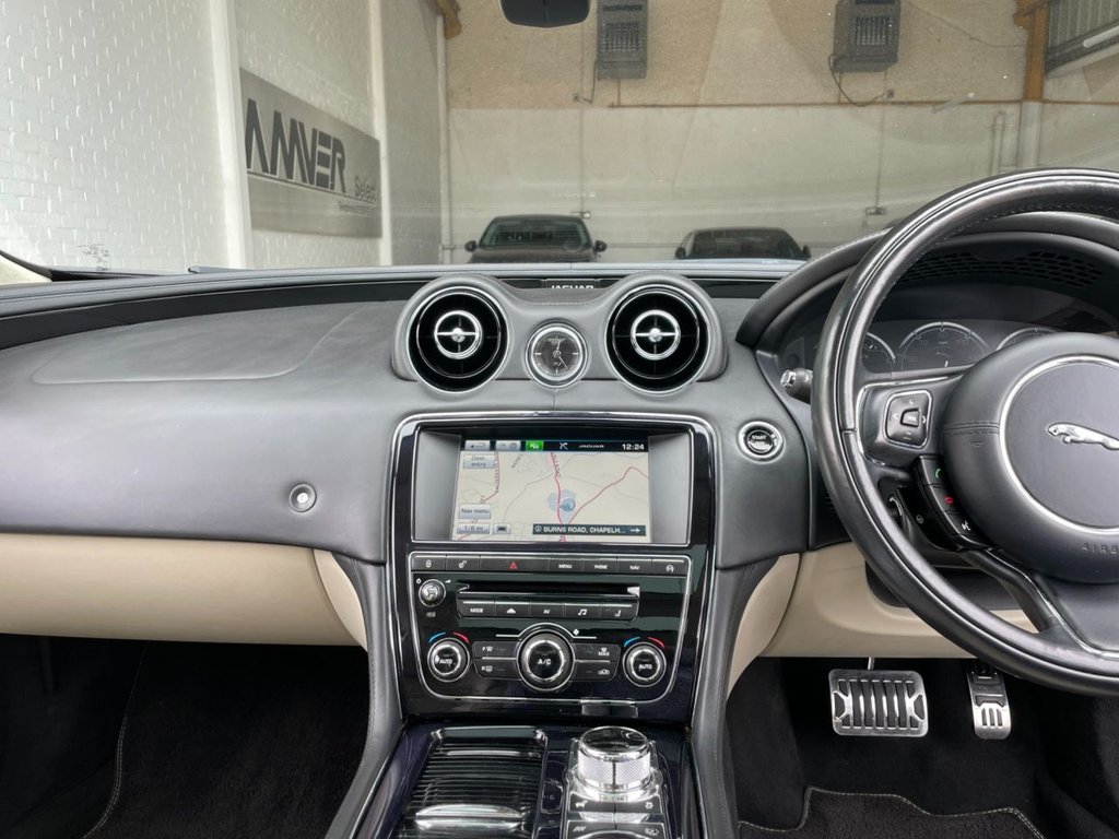 USED 2014 14 JAGUAR XJ 3.0 D V6 PORTFOLIO 4d 275 BHP 