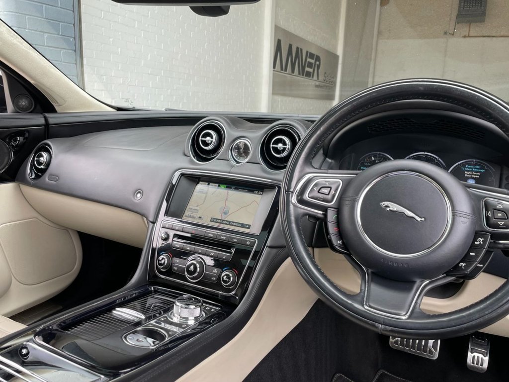 USED 2014 14 JAGUAR XJ 3.0 D V6 PORTFOLIO 4d 275 BHP 