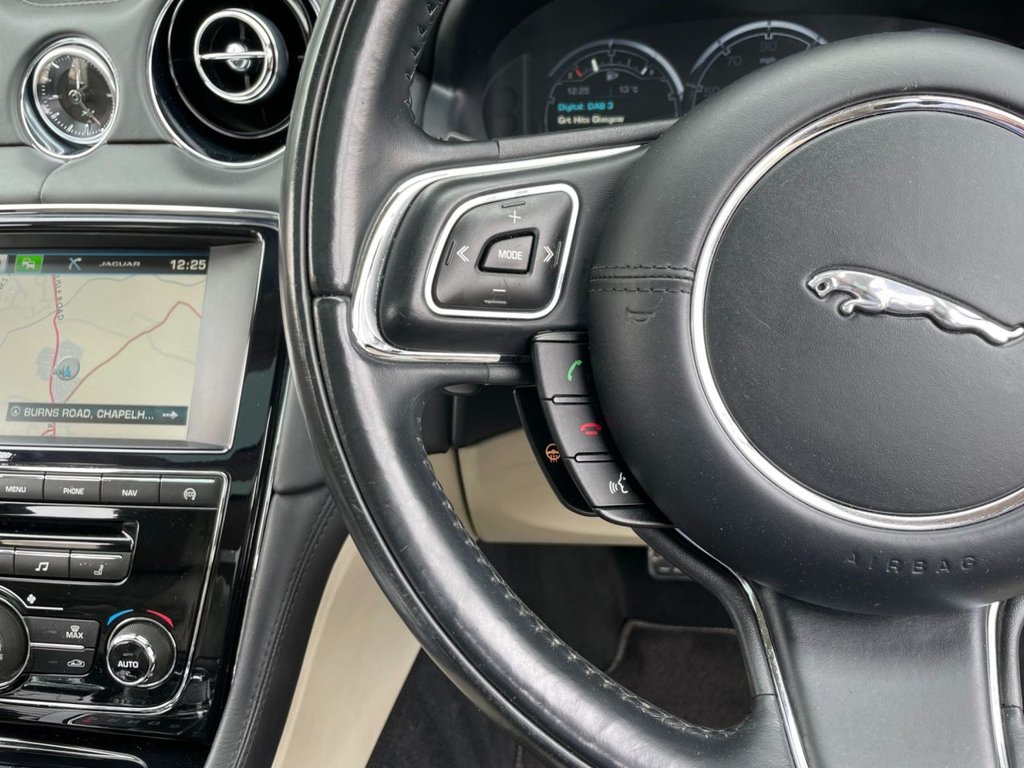 USED 2014 14 JAGUAR XJ 3.0 D V6 PORTFOLIO 4d 275 BHP 