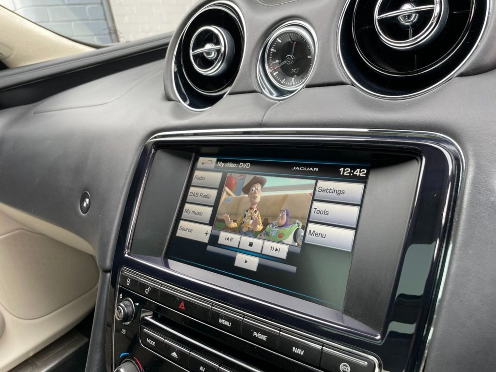 USED 2014 14 JAGUAR XJ 3.0 D V6 PORTFOLIO 4d 275 BHP 