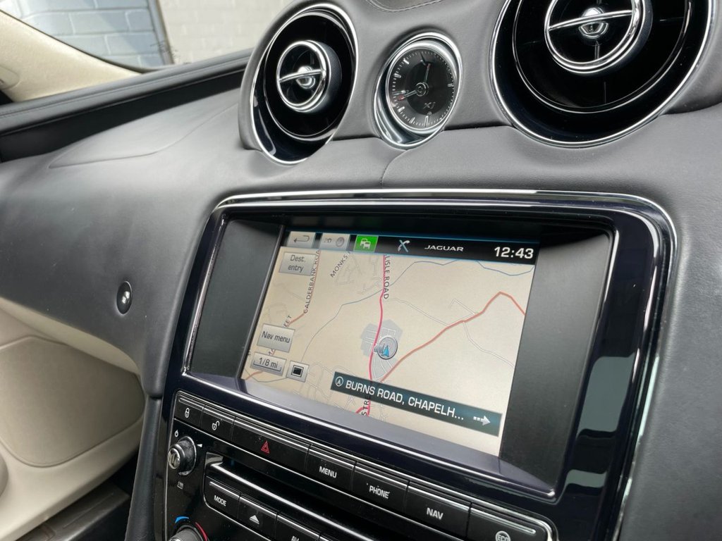 USED 2014 14 JAGUAR XJ 3.0 D V6 PORTFOLIO 4d 275 BHP 
