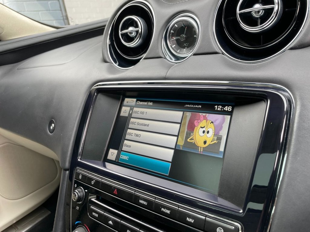 USED 2014 14 JAGUAR XJ 3.0 D V6 PORTFOLIO 4d 275 BHP 