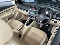 USED 2011 61 VOLKSWAGEN EOS 2.0 SPORT TDI BLUEMOTION TECHNOLOGY DSG 2d 139 BHP WINTER PACK - SAT NAV (TOUCHSCREEN) - BI XENON HEADLIGHTS - REAR PARK ASSIST