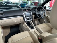 USED 2011 61 VOLKSWAGEN EOS 2.0 SPORT TDI BLUEMOTION TECHNOLOGY DSG 2d 139 BHP WINTER PACK - SAT NAV (TOUCHSCREEN) - BI XENON HEADLIGHTS - REAR PARK ASSIST
