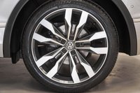 USED 2017 17 VOLKSWAGEN TIGUAN 2.0 R-LINE TDI BMT 4MOTION DSG 5d AUTO 188 BHP ESTATE