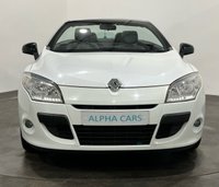 USED 2013 13 RENAULT MEGANE 1.6 DYNAMIQUE TOMTOM ENERGY DCI S/S 2d 130 BHP Striking Pearl Artic White, High Gloss Black Alloy Wheels, Part Leather Interior