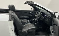 USED 2013 13 RENAULT MEGANE 1.6 DYNAMIQUE TOMTOM ENERGY DCI S/S 2d 130 BHP Striking Pearl Artic White, High Gloss Black Alloy Wheels, Part Leather Interior