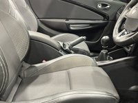 USED 2013 13 RENAULT MEGANE 1.6 DYNAMIQUE TOMTOM ENERGY DCI S/S 2d 130 BHP Striking Pearl Artic White, High Gloss Black Alloy Wheels, Part Leather Interior
